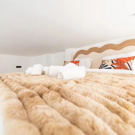 Modern & Comfy In *