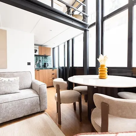Modern & Comfy In باريس